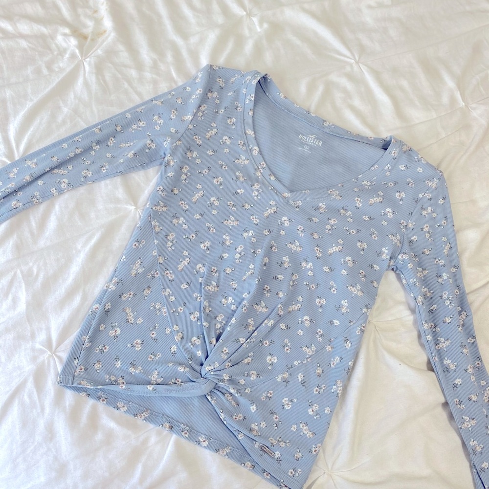 Floral long sleeve! - Picture 2 of 3
